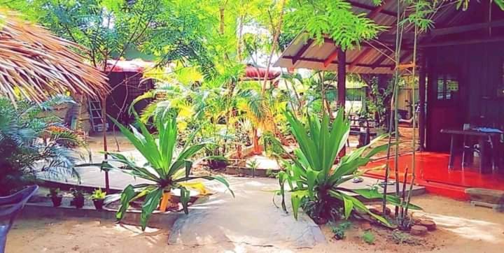 Naaval Beach Villa & Rooms 바티칼로아 외부 사진