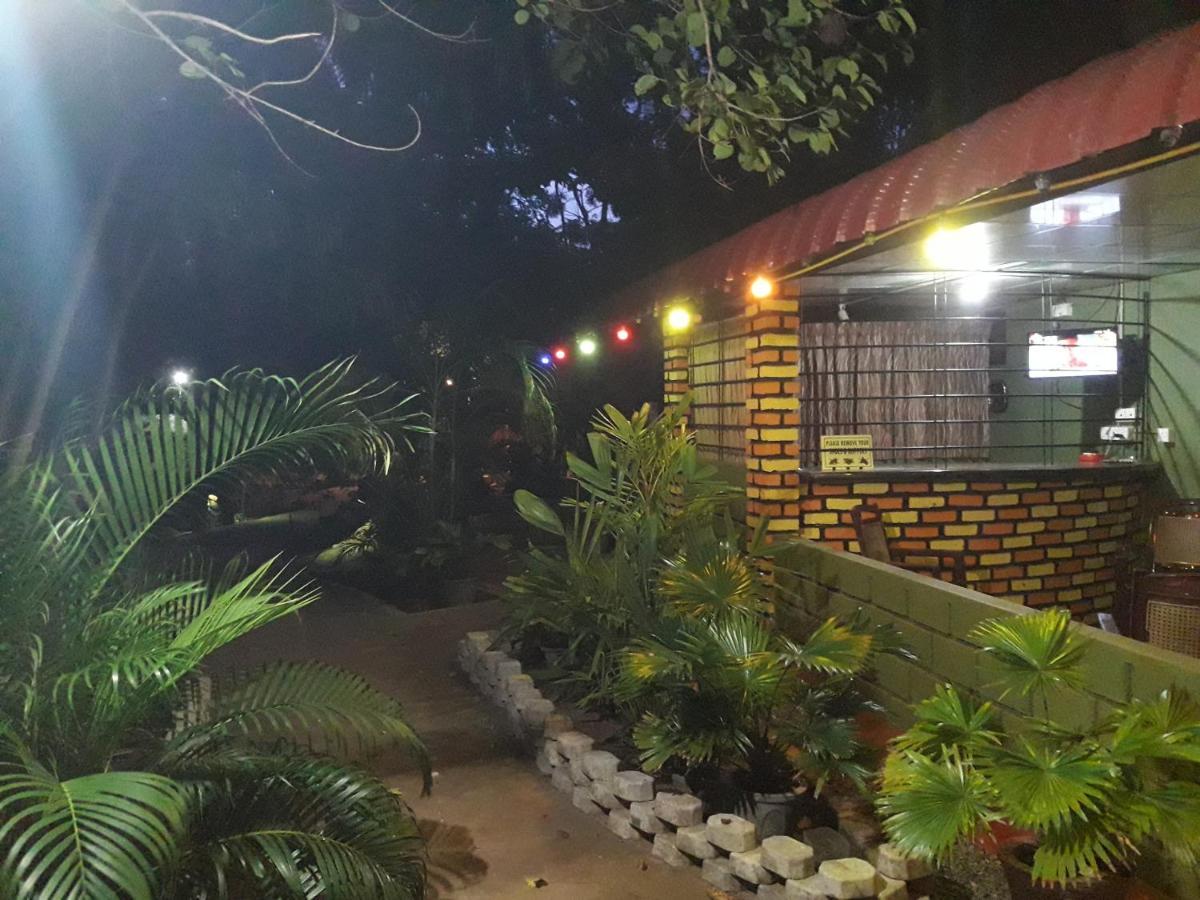 Naaval Beach Villa & Rooms 바티칼로아 외부 사진