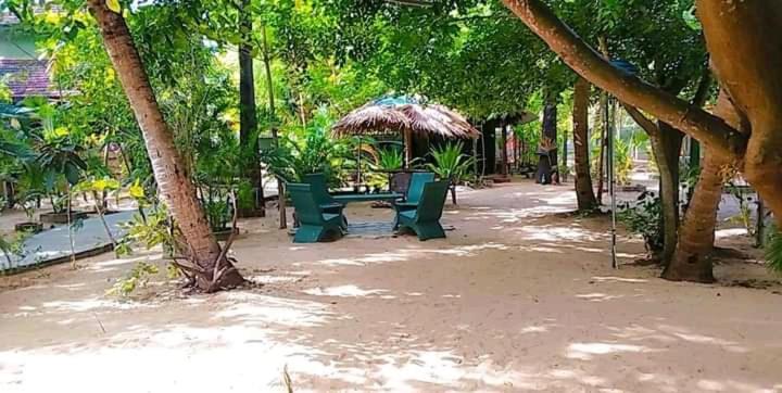 Naaval Beach Villa & Rooms 바티칼로아 외부 사진