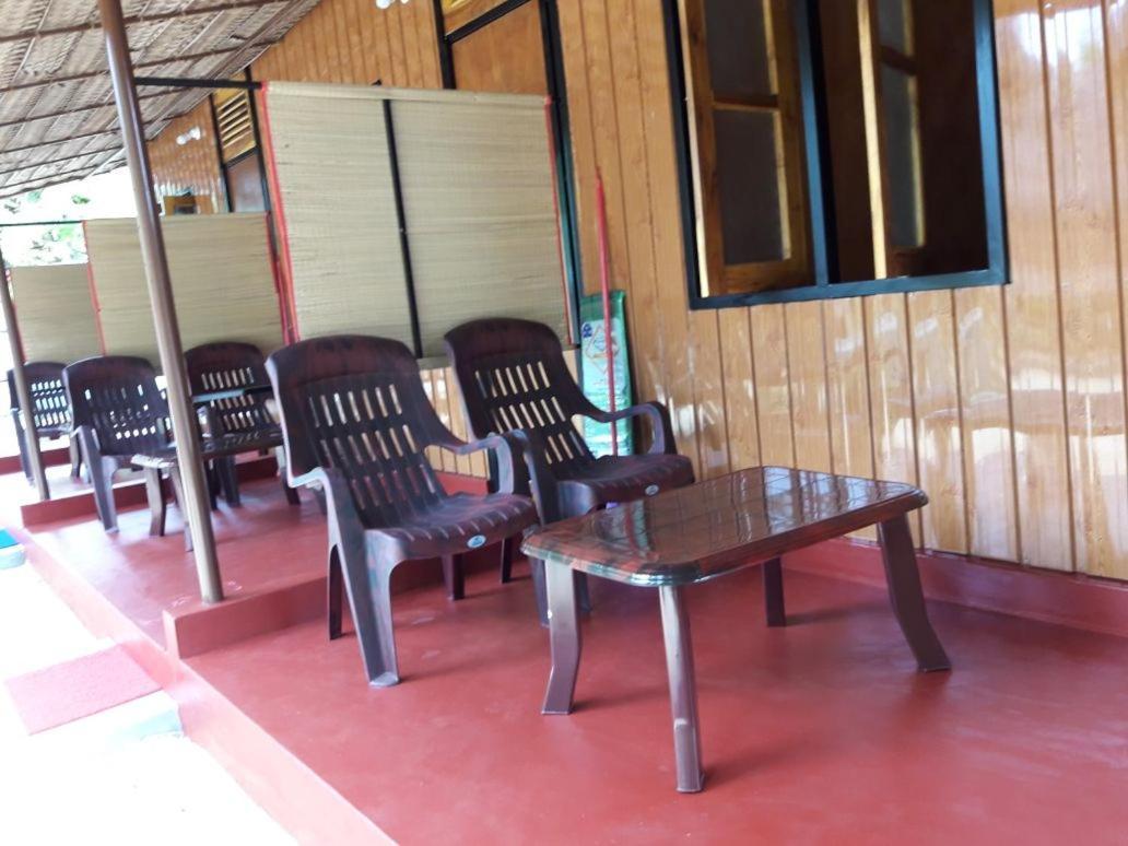 Naaval Beach Villa & Rooms 바티칼로아 외부 사진