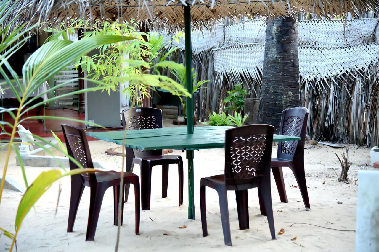 Naaval Beach Villa & Rooms 바티칼로아 외부 사진