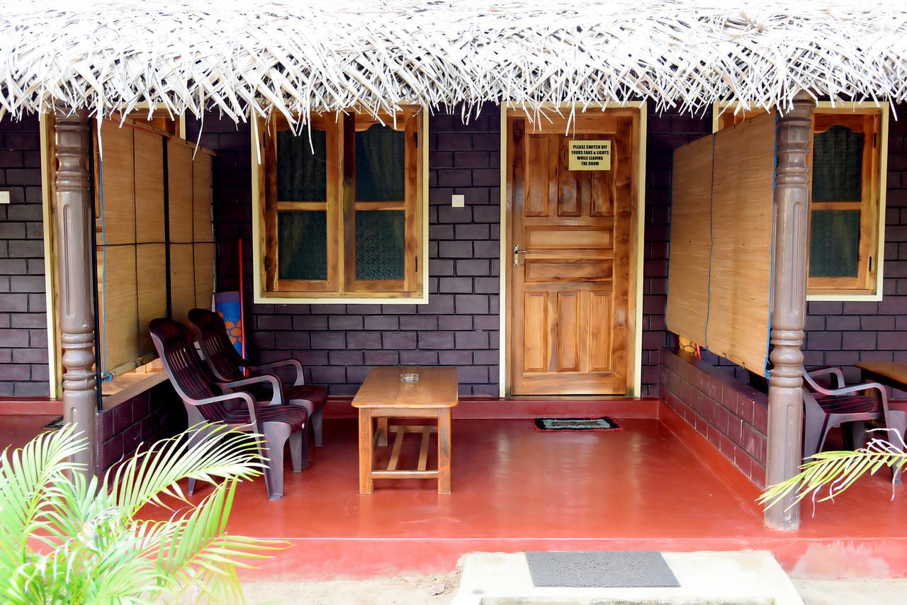 Naaval Beach Villa & Rooms 바티칼로아 외부 사진