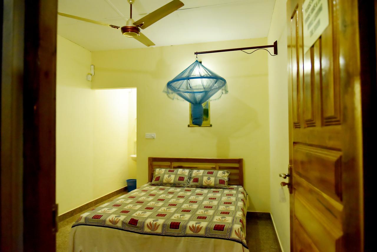 Naaval Beach Villa & Rooms 바티칼로아 외부 사진