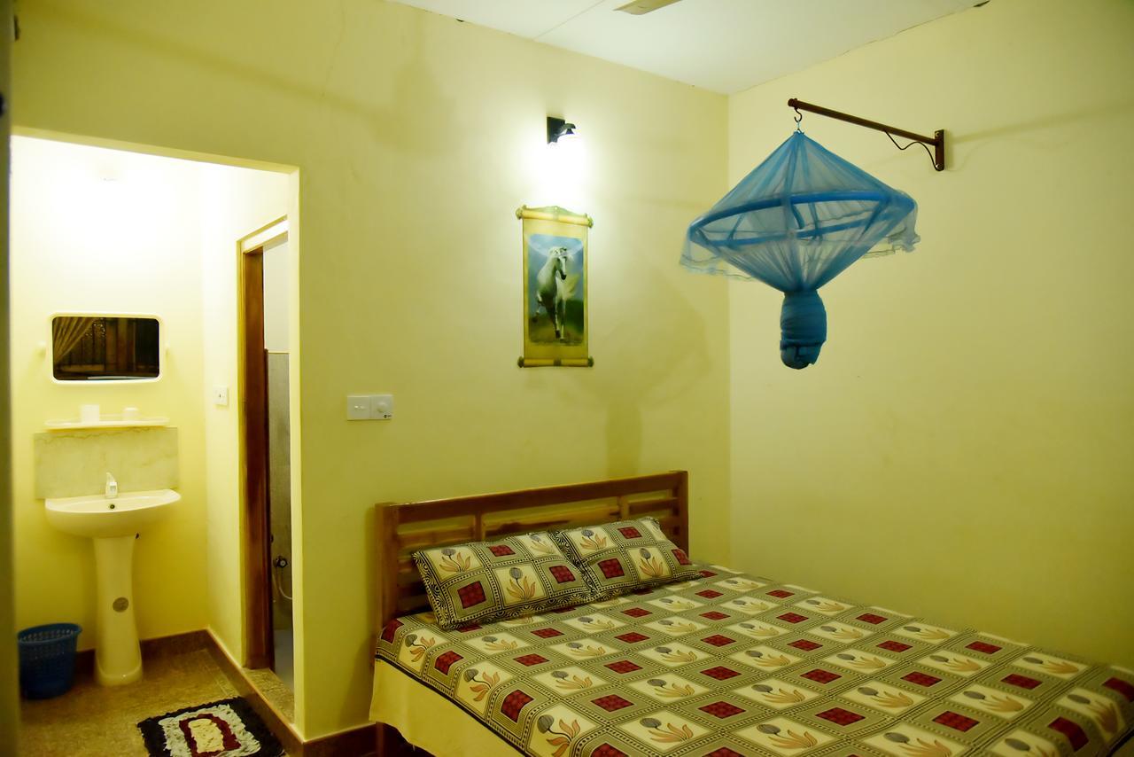 Naaval Beach Villa & Rooms 바티칼로아 외부 사진