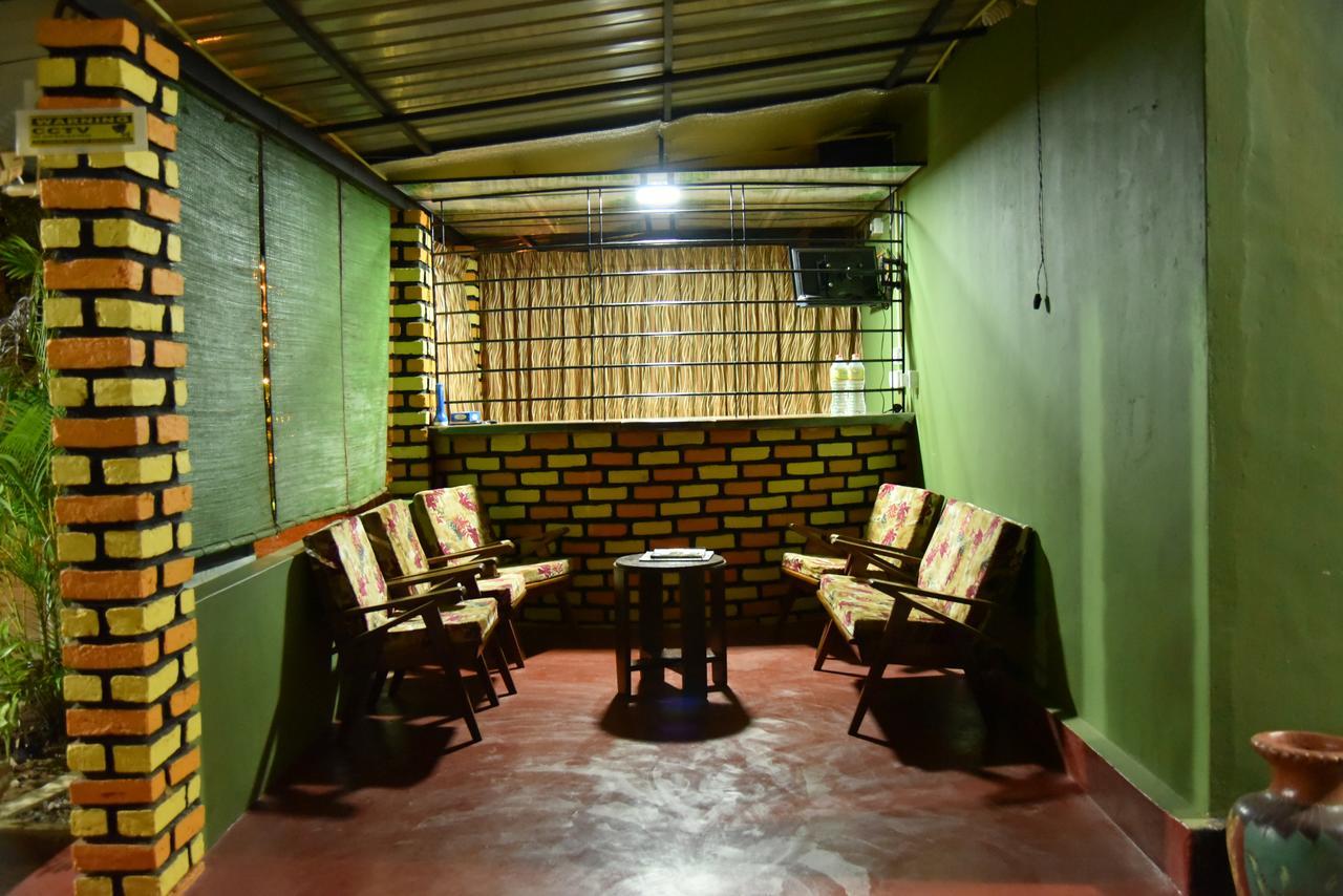 Naaval Beach Villa & Rooms 바티칼로아 외부 사진